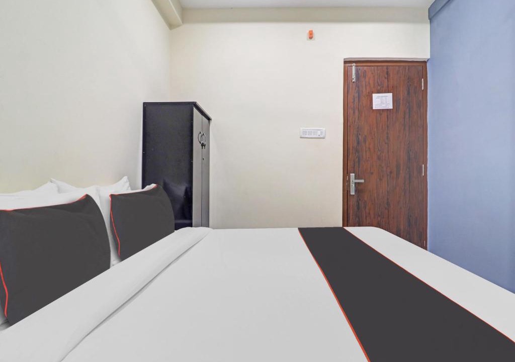 Kukatpally Housing Board Colony Hotel | HOTEL PNR SUITES KUKATPALLY
