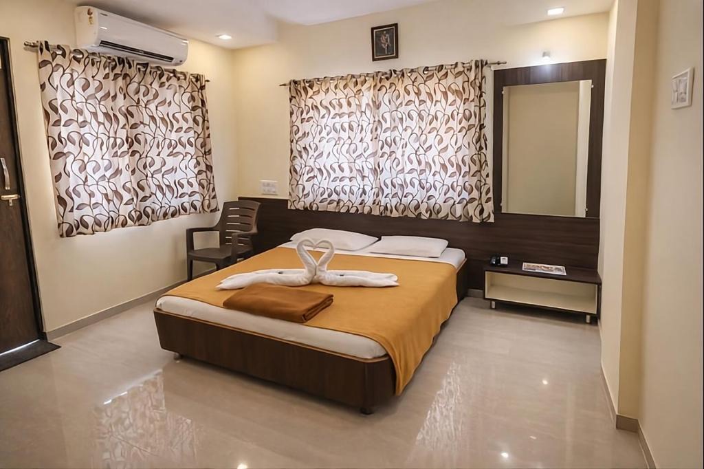 Shirdi Hotel | Hotel Sai Neelam