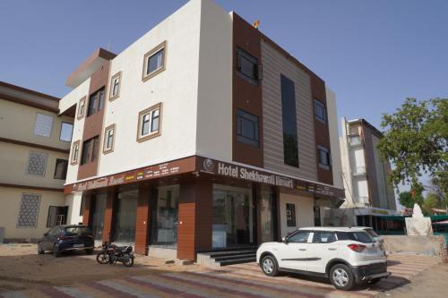 Sikar Hotel | Hotel Shekhawati Resort -Parking Restaurant Near Toran Dwar