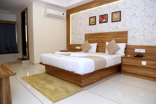 Navrangpura Hotel | Hotel Shobhna Palace