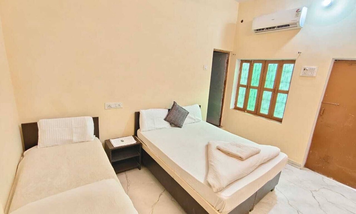Varanasi Hotel | Hotel Shree