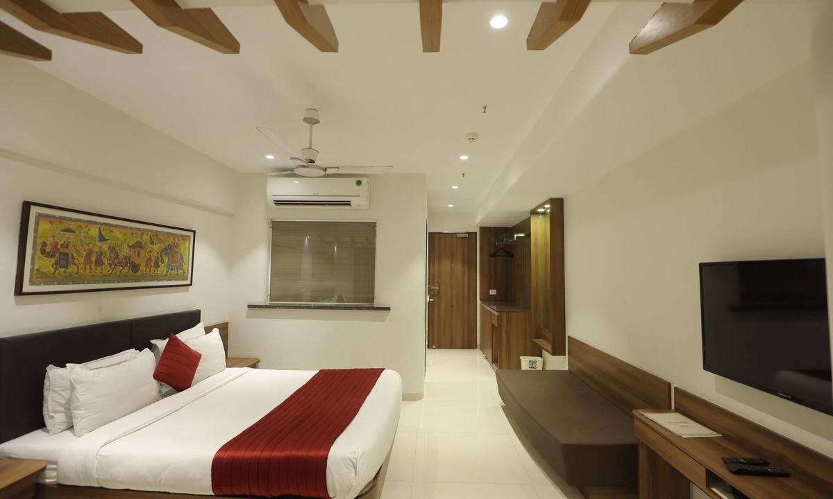 Surat Hotel | Hotel Shreeji Vatika-Airport Road
