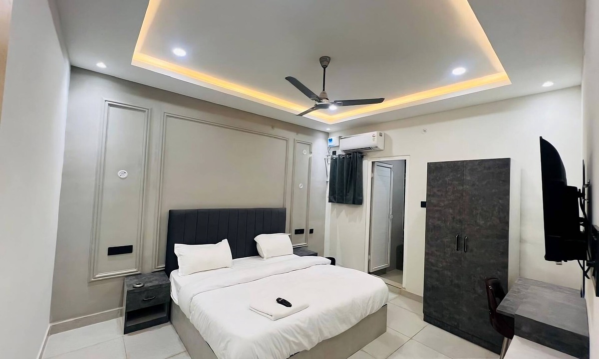 Lucknow Hotel | Hotel SS Royal
