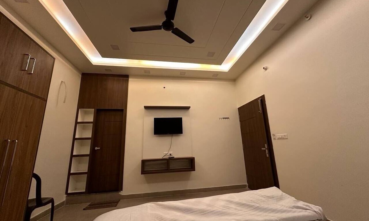 Aligarh Hotel | Hotel The Divine Cloud By- IHCS Group