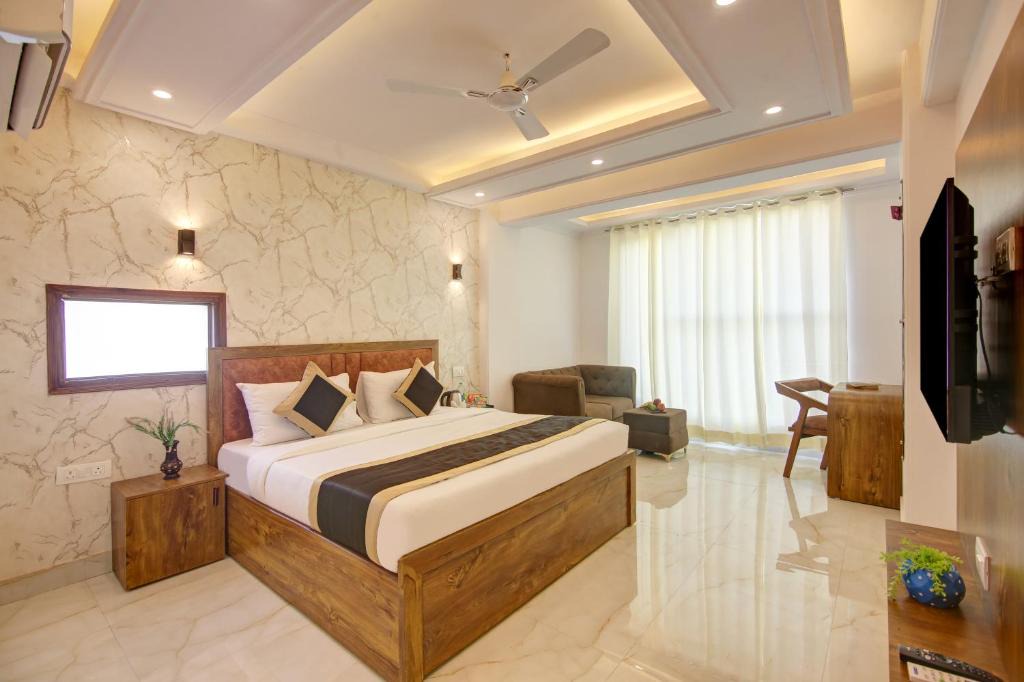 Vaishali Hotel | Hotel The Emporio Grand 5 Mints walking from Vaishali Metro Station