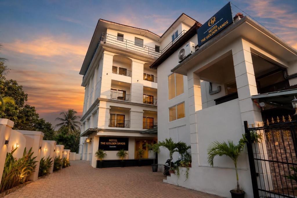 Gauravaddo Hotel | Hotel The Golden Sands, Located on Calangute Main Road