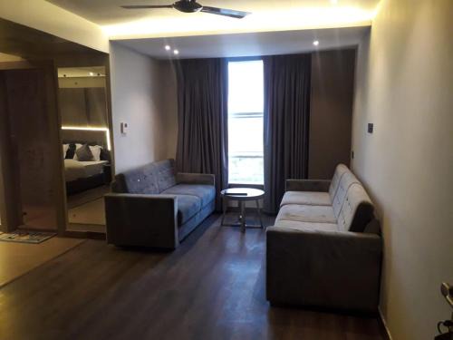 Kanpur Hotel | Hotel The Legend
