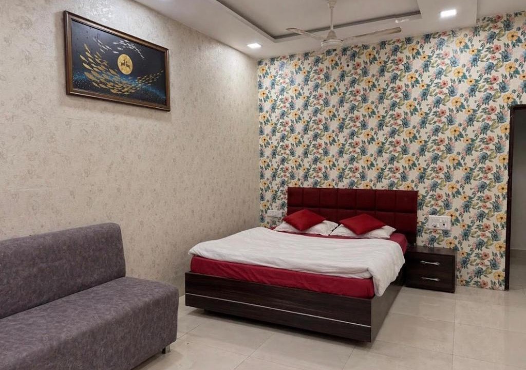 Ahmedabad Hotel | Hotel Tushar