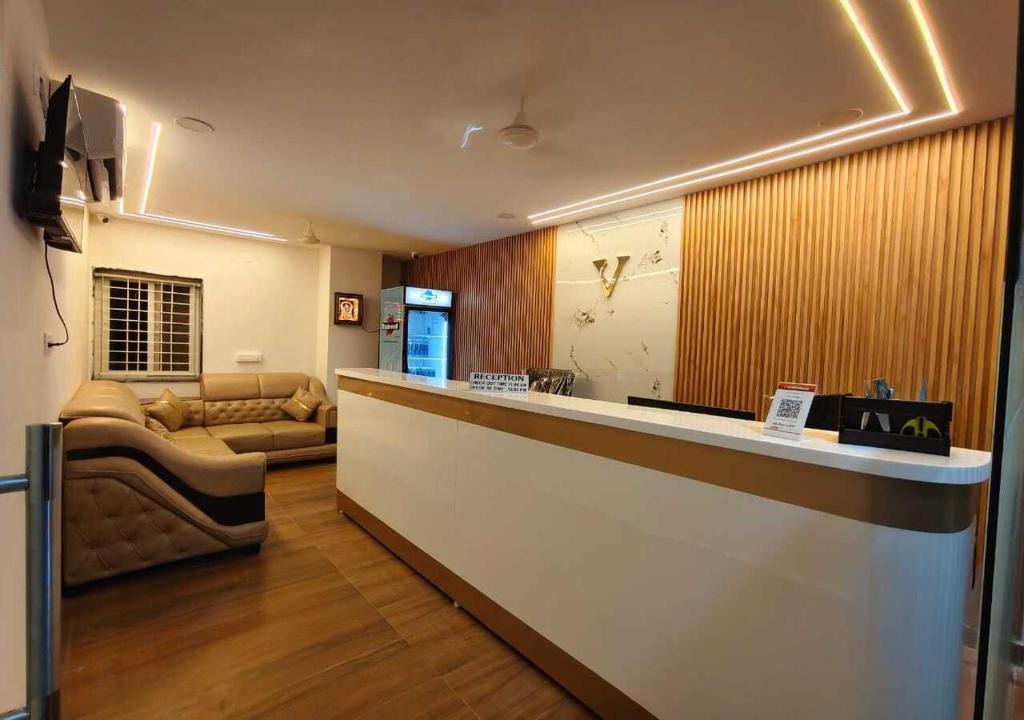Miyapur Hotel | Hotel Vamshi Grand