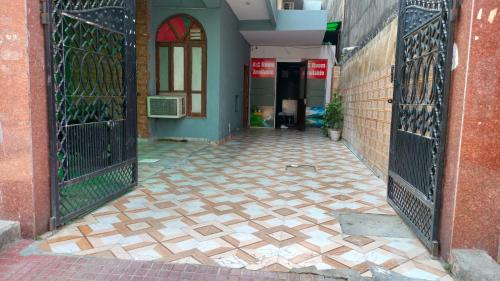 Indirapuram Hotel | Hotel Vardan Residency