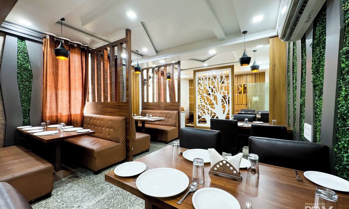 Mathura Hotel | Hotel Vrinda Sarovar