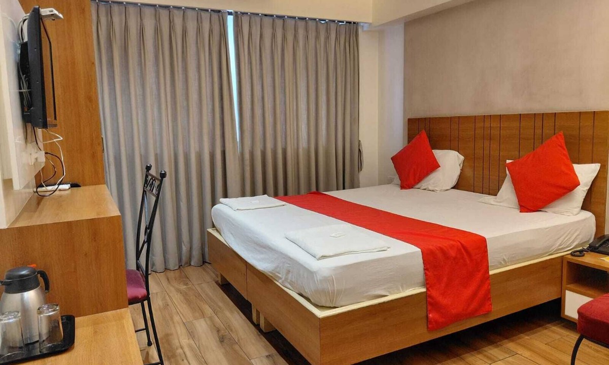 Goregaon West Hotel | HOTEL WOODLAND