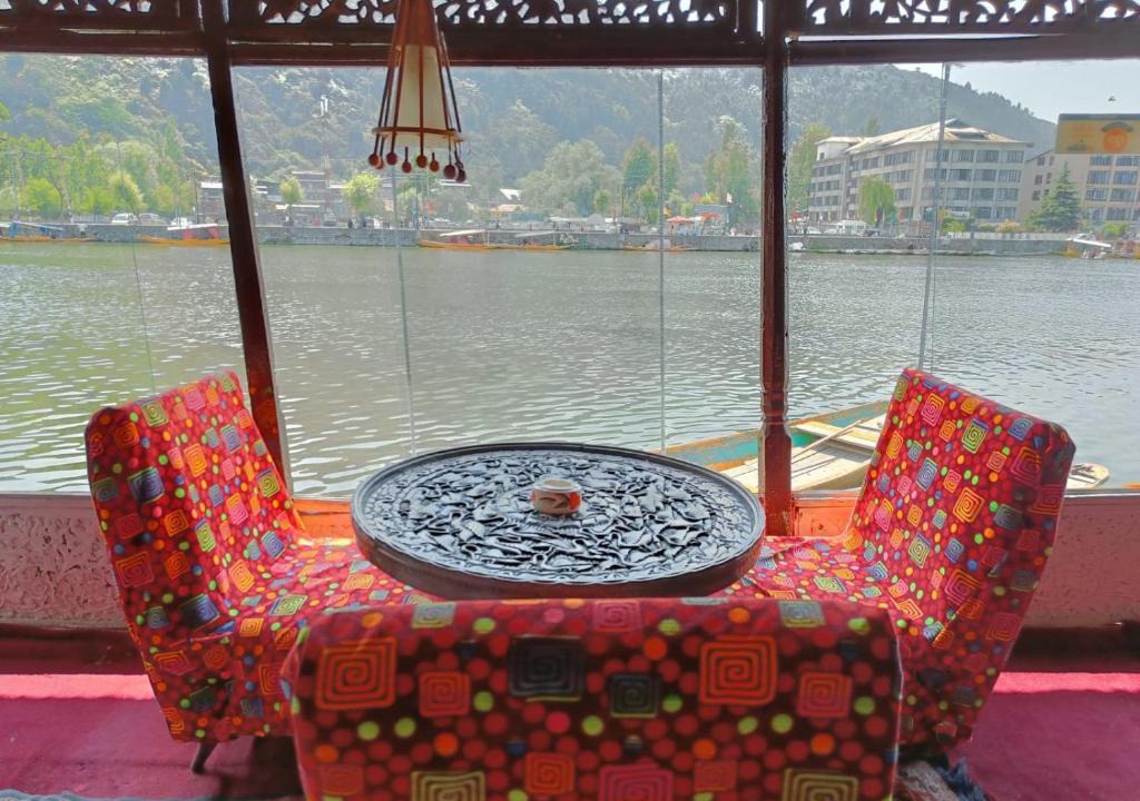 Dal Lake House | Island