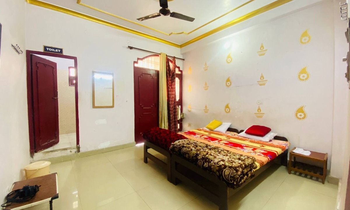 Mohangarh Hotel | JC Guest house It is located in Lucknow. there are many facility are available.