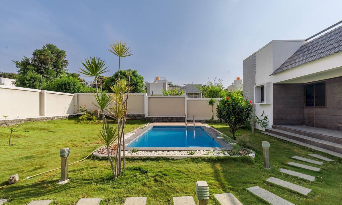 Hosur Villa | Jhilmil Pool Villa by Stayjade 2bhk Lawn Pool