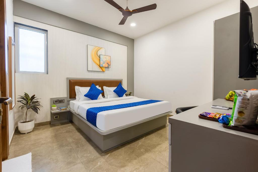 DLF City Apartment | JMD LUXE STAY, DLF Phase 1, Golf Course Road