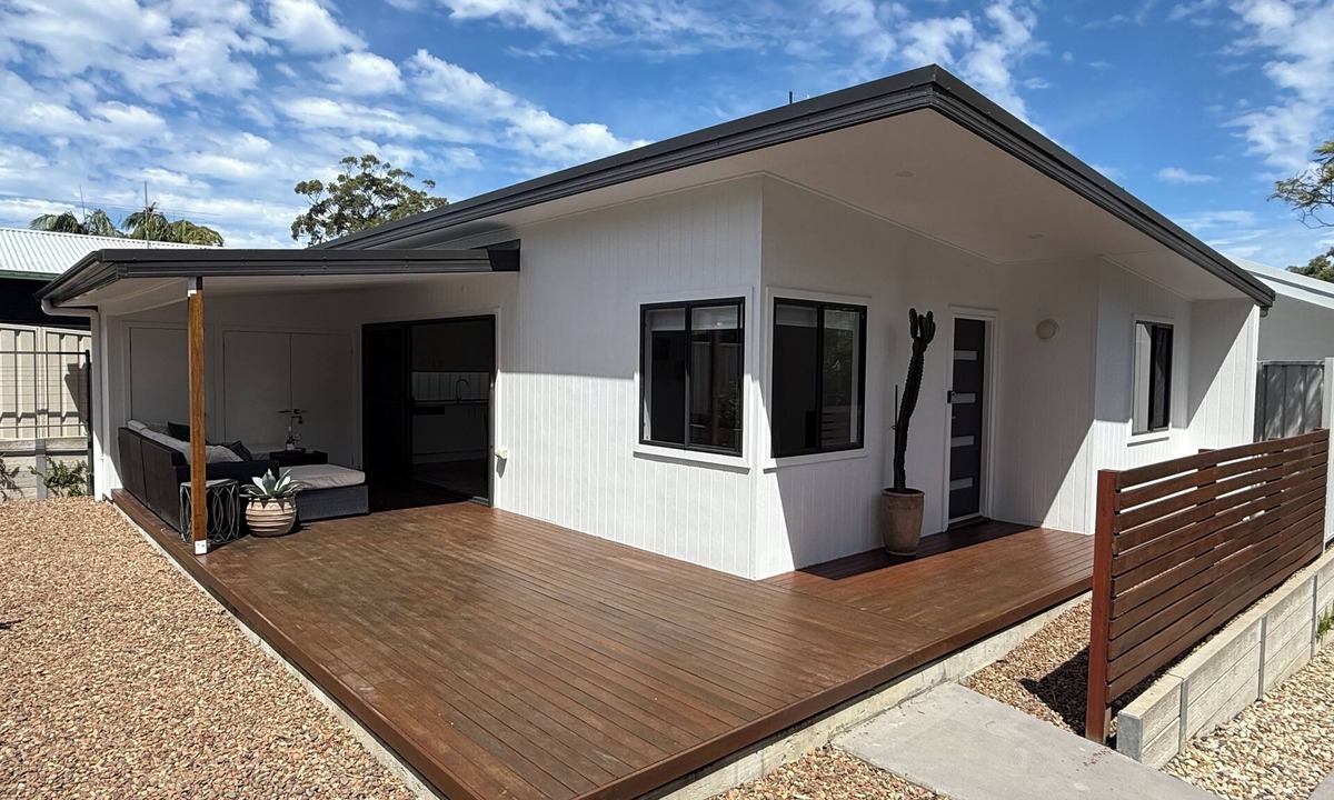Kahibah Apartment | Kahibah Guesthouse - 2 bedroom studio with aircon, wifi & outdoor area