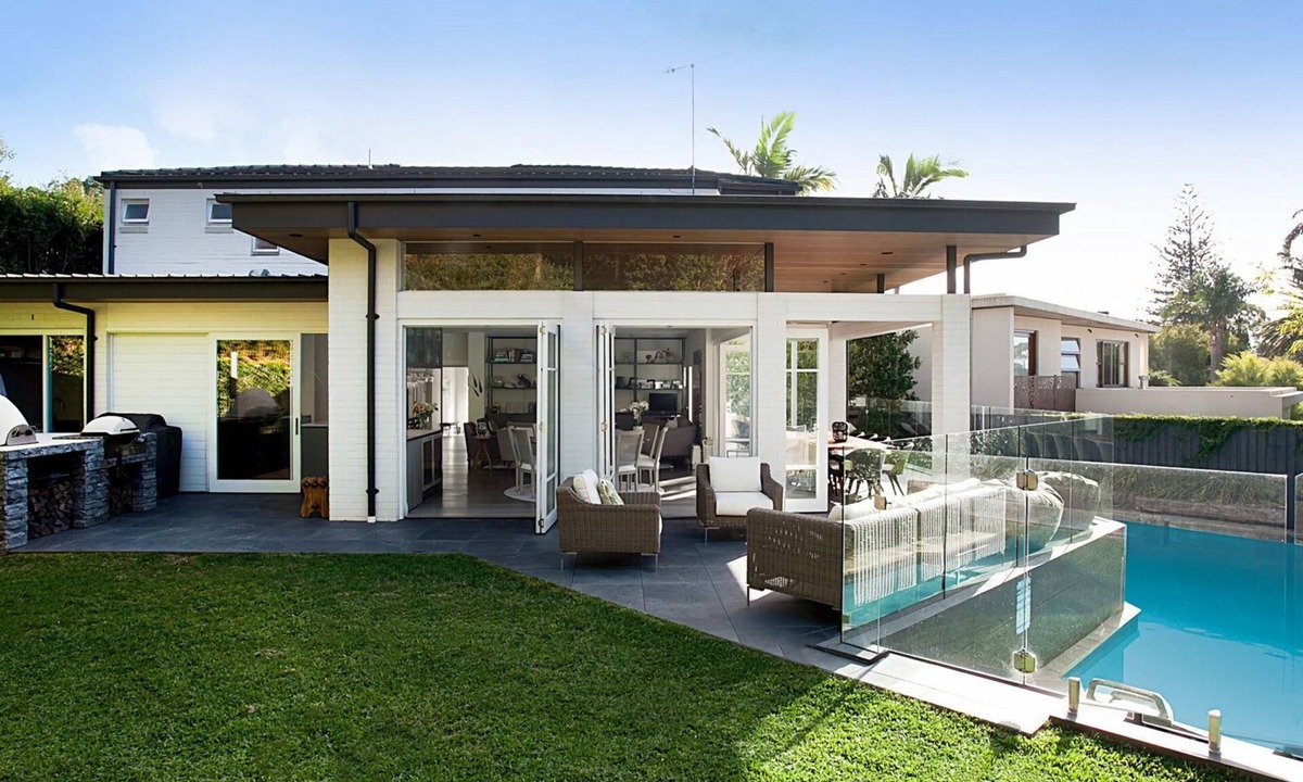Bellevue Hill House | Kambala Escape is a modern four-bedroom escape with private pool
