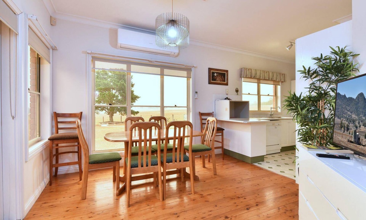 Pokolbin Apartment | King 3 - close proximity to Bimbadgen and Hope Estate concerts