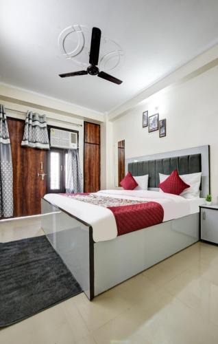 Dwarka Apartment | King Studio Apartment with Open Terrace