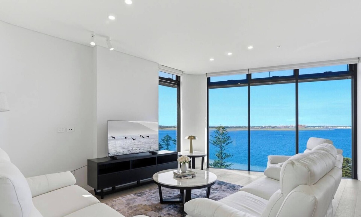Brighton-le-Sands Apartment | KozyGuru | Brighton-Le-Sands | Luxury Bay View Apt
