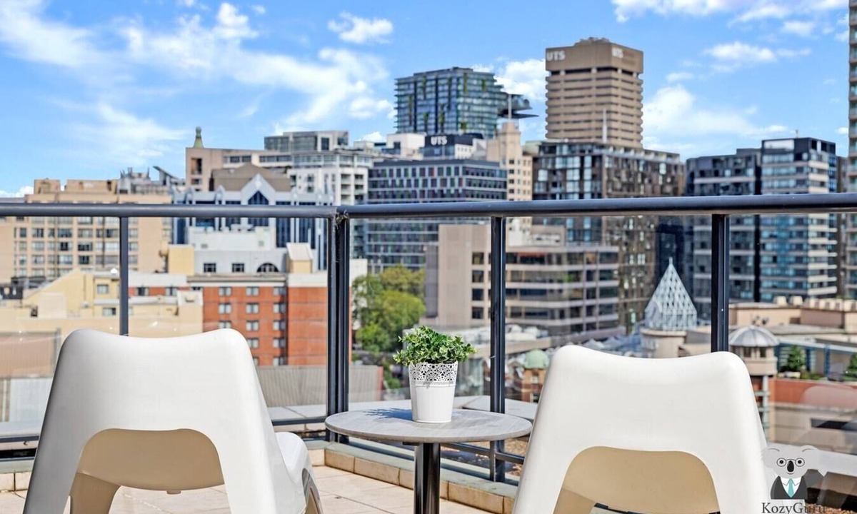Haymarket Apartment | KozyGuru | Sydney Cbd 2 Bed Apt | City View