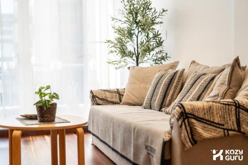 Waterloo Apartment | KozyGuru | Waterloo| Modern 2Level 2BR Apt Parking