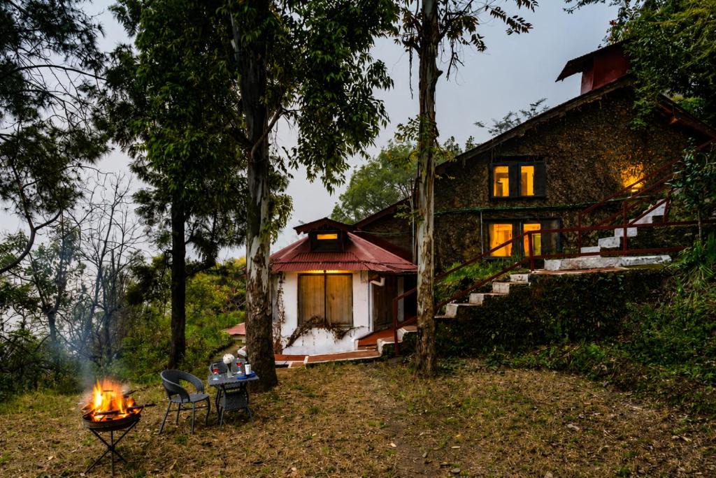 Jeolikote Hotel | Kumaon Cottage, Nainital - AM Hotel Kollection
