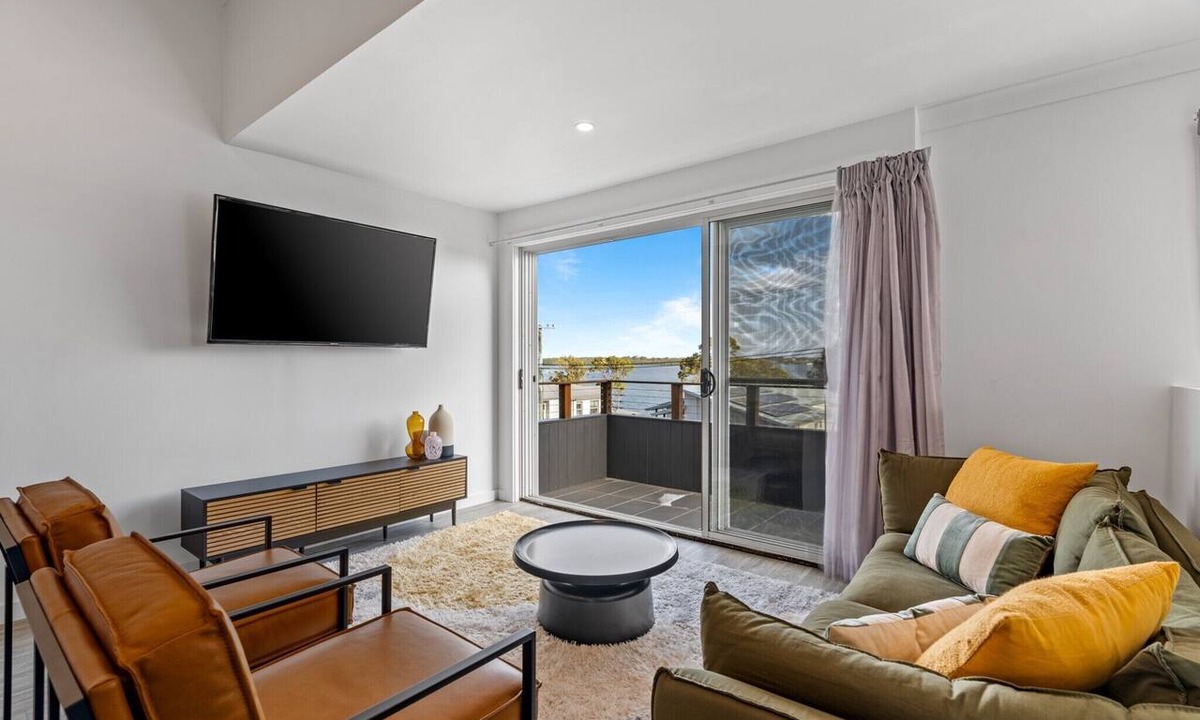 Buff Point Apartment | Lakeside 2-Bed Retreat with Sunny Balcony