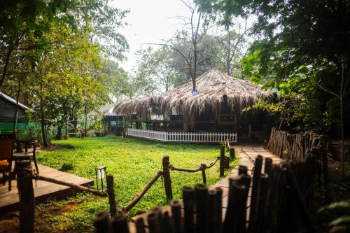 Khalapur Villa | Lakeside Boheme Inn