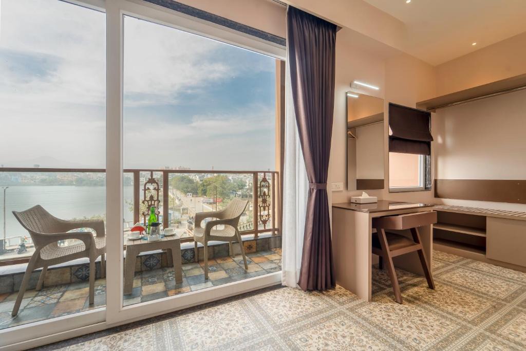 Udaipur Hotel | Lakeside Leisure A Lake View Hotel