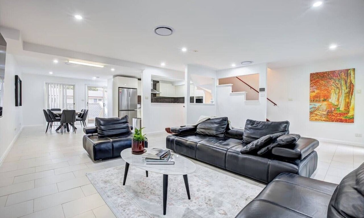 Gungahlin Villa | Lakeview Family Retreat: Canberra-Cozy Townhouse!