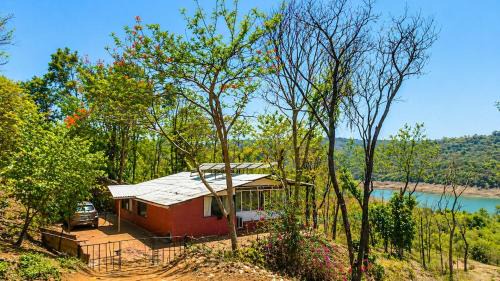 Pen Villa | Lalaland Lakehouse - Private Lakefront Villa with Forest & Mountain views