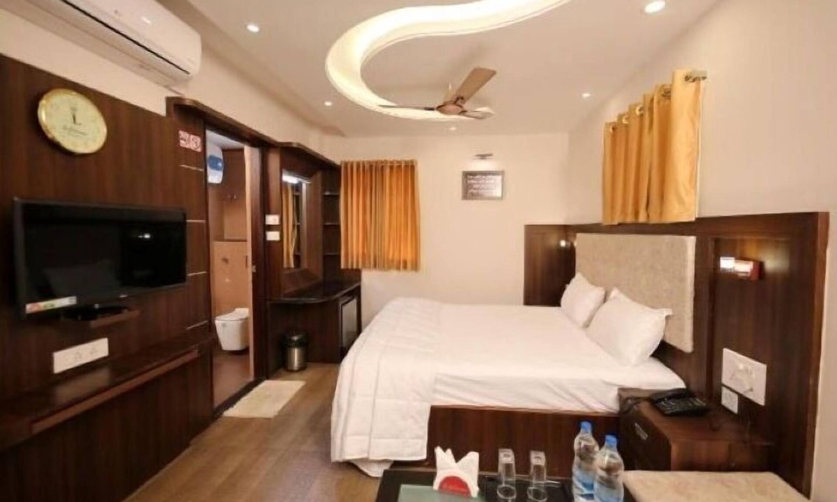 East Tambaram Hotel | Le Emerald Residency