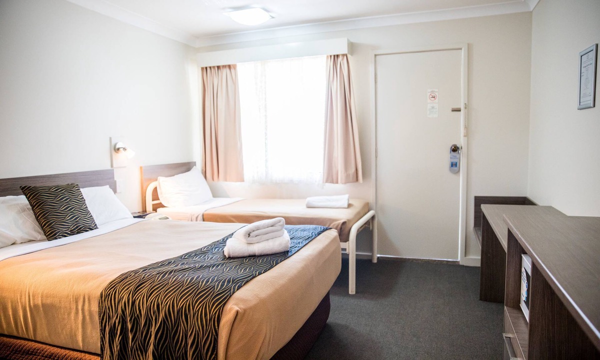 Goulburn Bed & Breakfast | Lilac City Motor Inn Standard Twin Room 6