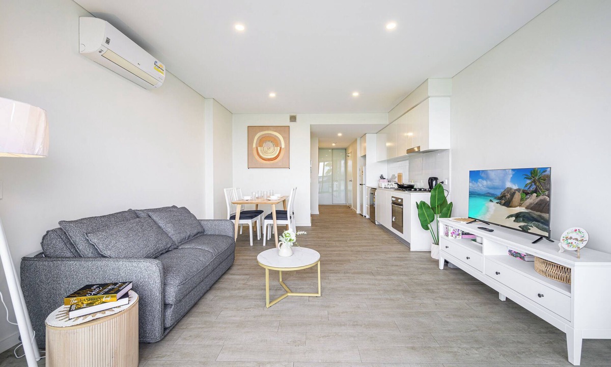 Liverpool Apartment | Liverpool adorable 2Br apt with Free Parking