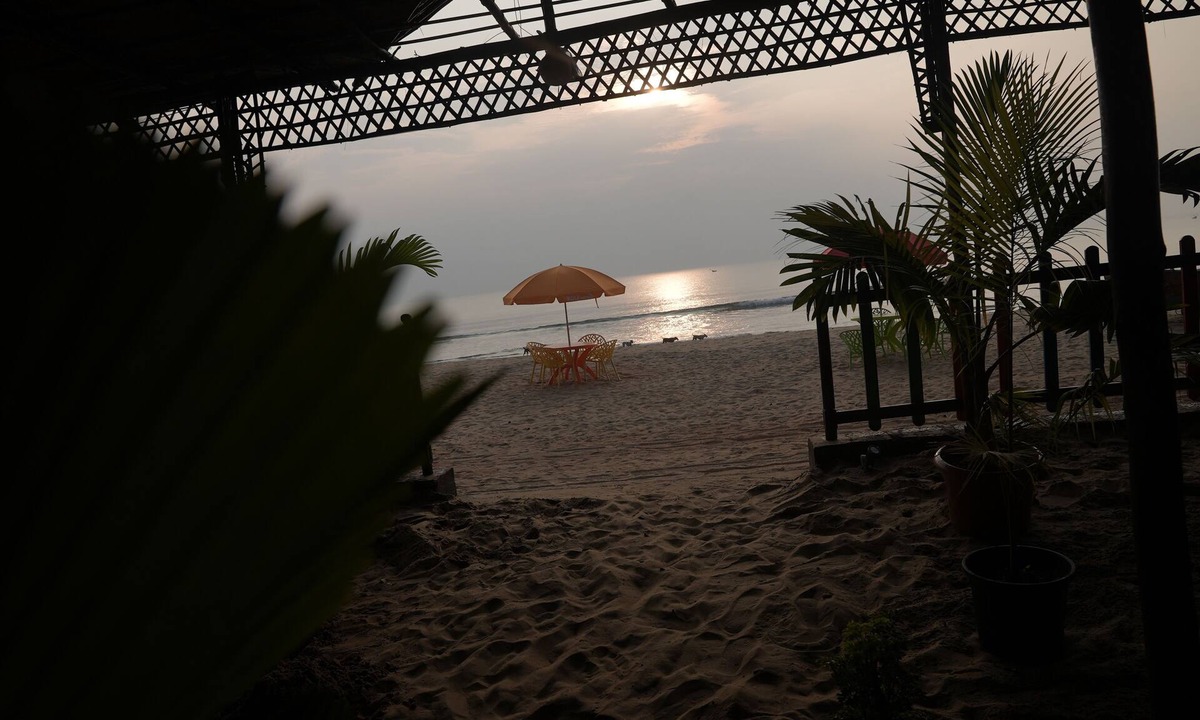 Hireguthi Hotel | Livin Waves Beach stay and cafe
