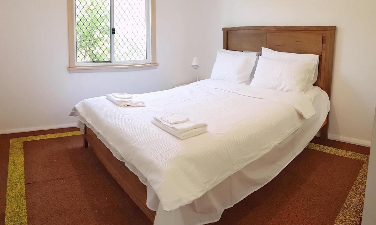 Wentworthville House | Low price clean linen free stuff W1