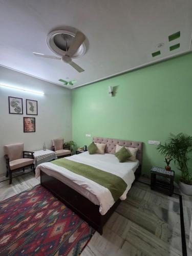 Vaishali Nagar House | Lush Living Suite