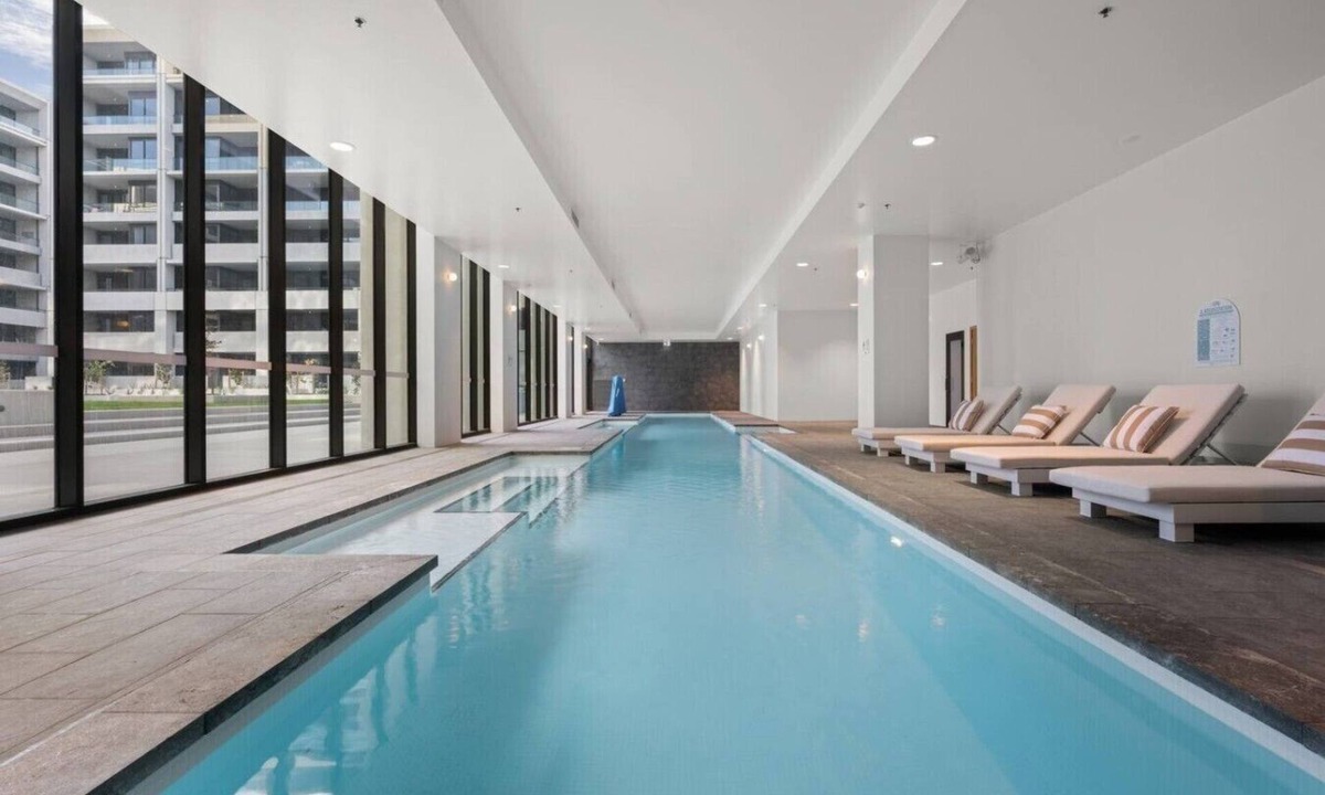 Canberra Apartment | Luxurious 2BR In Sought-After `Eastbourne` Complex