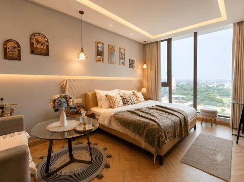 Gurugram Apartment | Luxury 1 BHK - AIPLJoy Square - Golf Course Extension