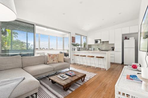 Narrabeen House | Luxury 2-Bed with Ocean Views and Garden