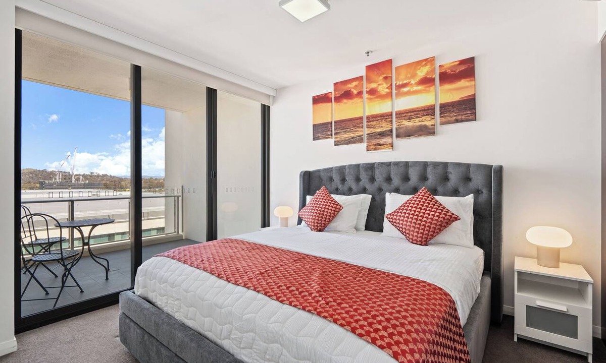 Belconnen Apartment | Luxury 3BR 3BA Apartment Near Mall, Lake Views, Pool, Gym & BBQ Area