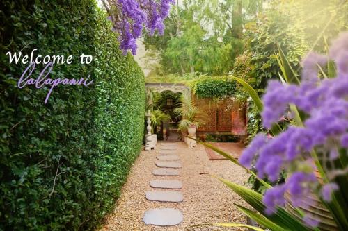 St Ives House | Luxury Garden Cottage Retreat - Romantic & Restful