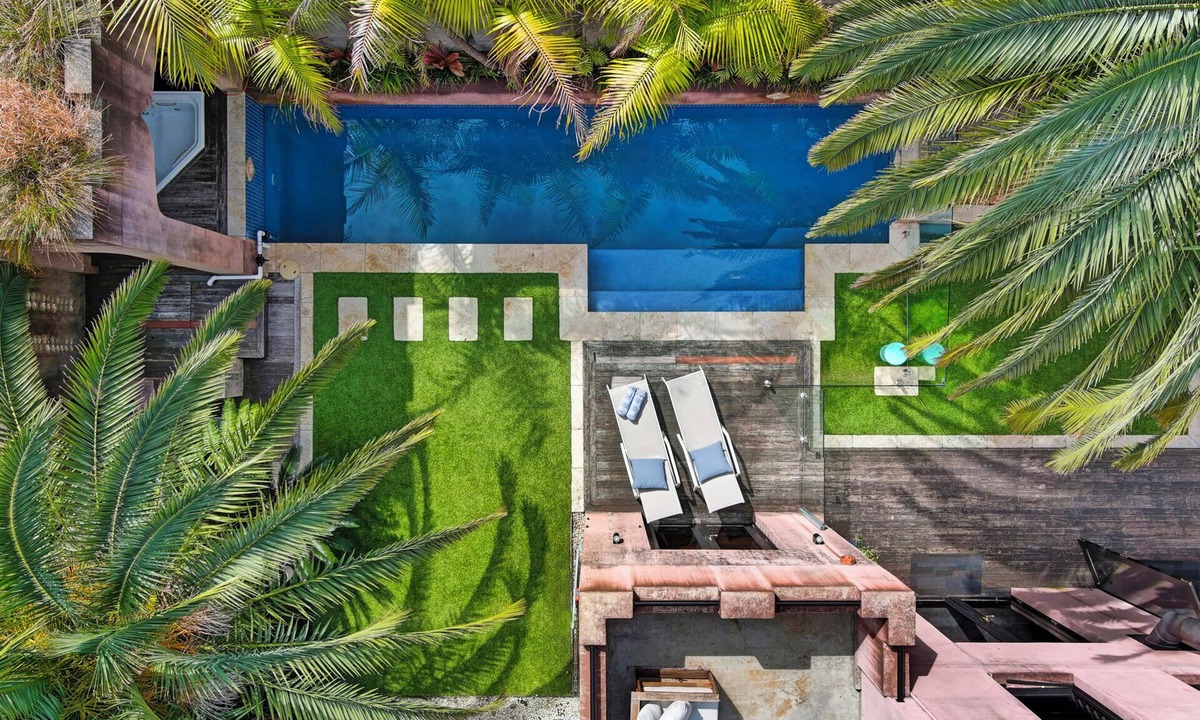 Thirroul House | Luxury Thirroul Home with Pool, Spa & Cinema Room