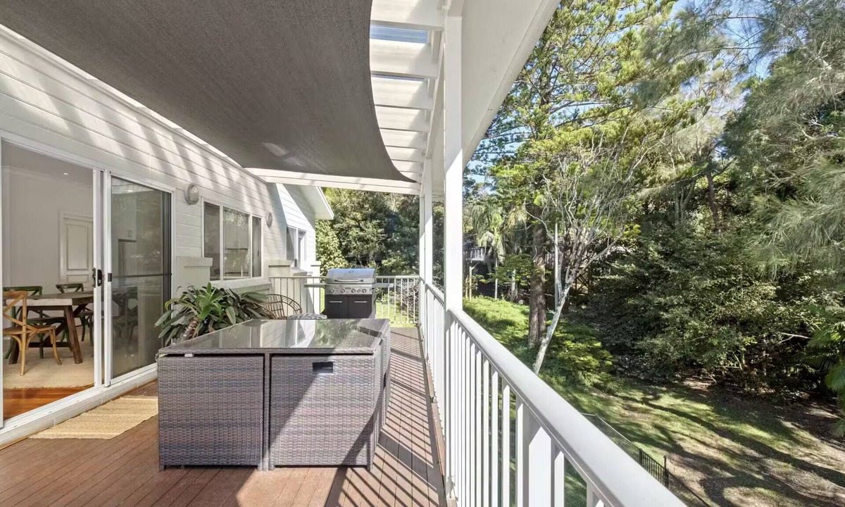 Macmasters Beach House | Luxury Villas Northwind (Walk to the beach)