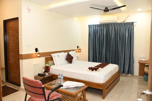 Mudhol Hotel | M R Residency Lokapur