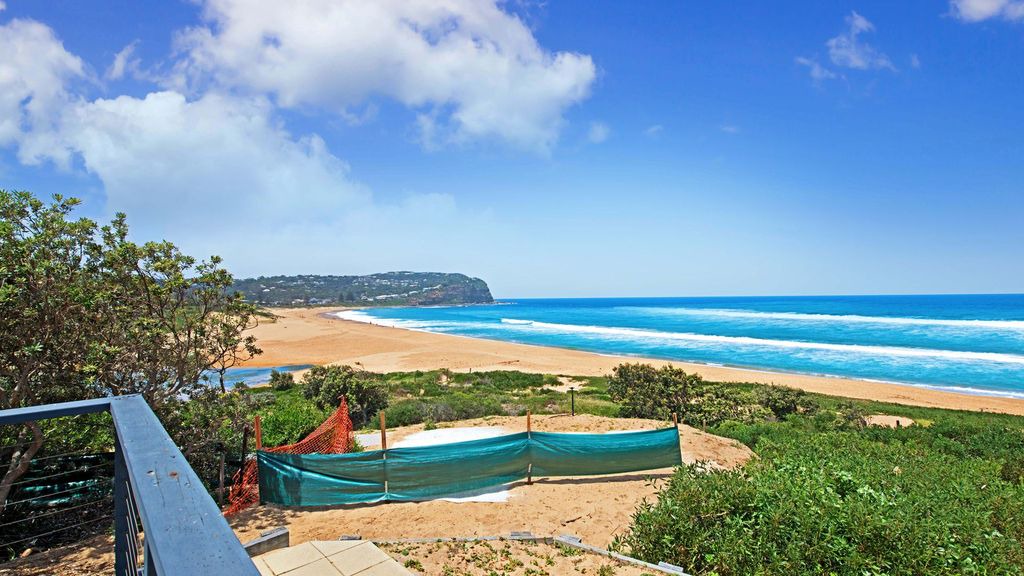 Macmasters Beach Cabin | Macs Waves ... Beachfront