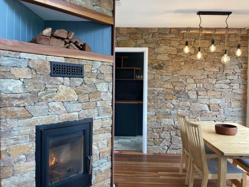 Burrawang House | MaddOx Farm Cottage - Farm Stay