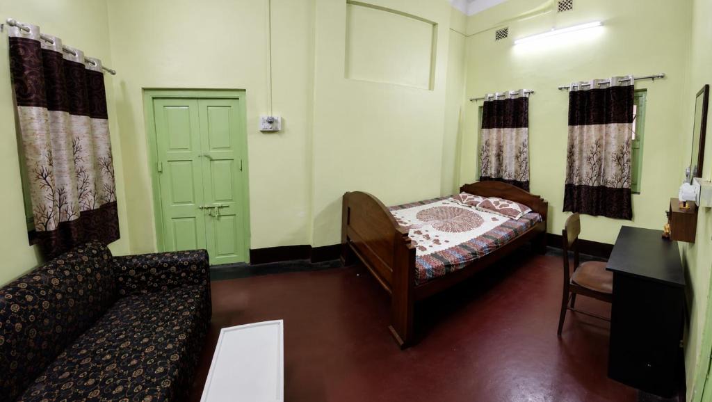 Behala Apartment | Madhuri Homestay - Cozy 2BHK - AC Master Bedroom - WiFi - Kitchen
